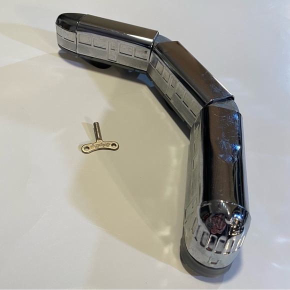 Streamliner toy train, fully operational w/key 14” long, has small dent. GUC - Picture 6 of 7